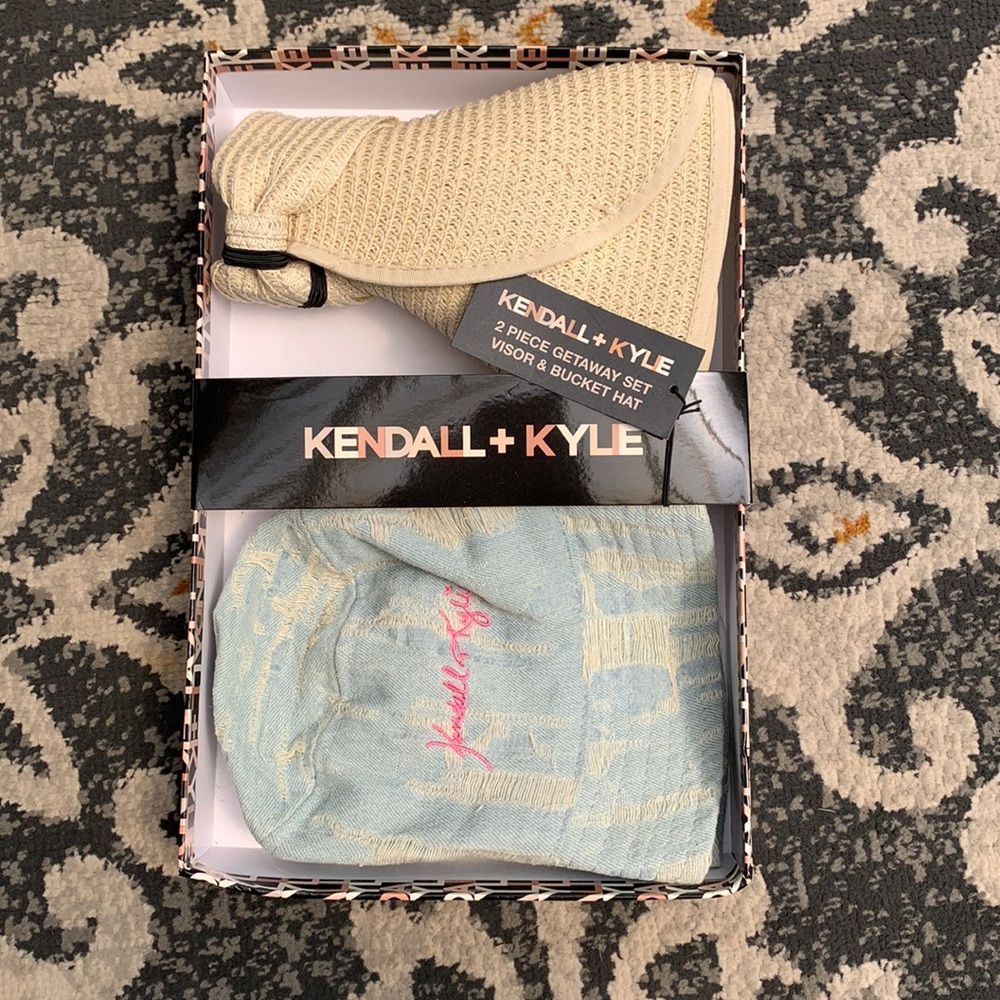 Kendall & Kylie Roll Up Visor & Bucket Hat Combo